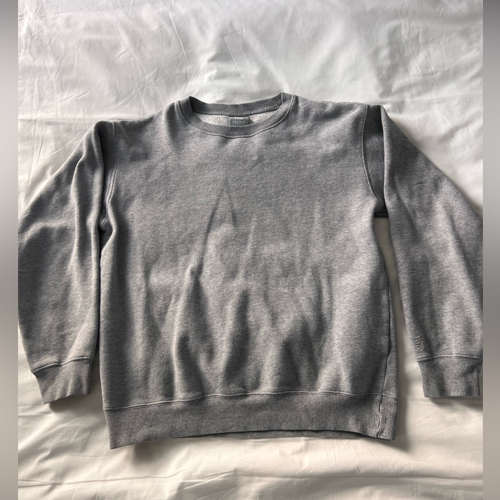 Aritzia Cosy AF sweater size small